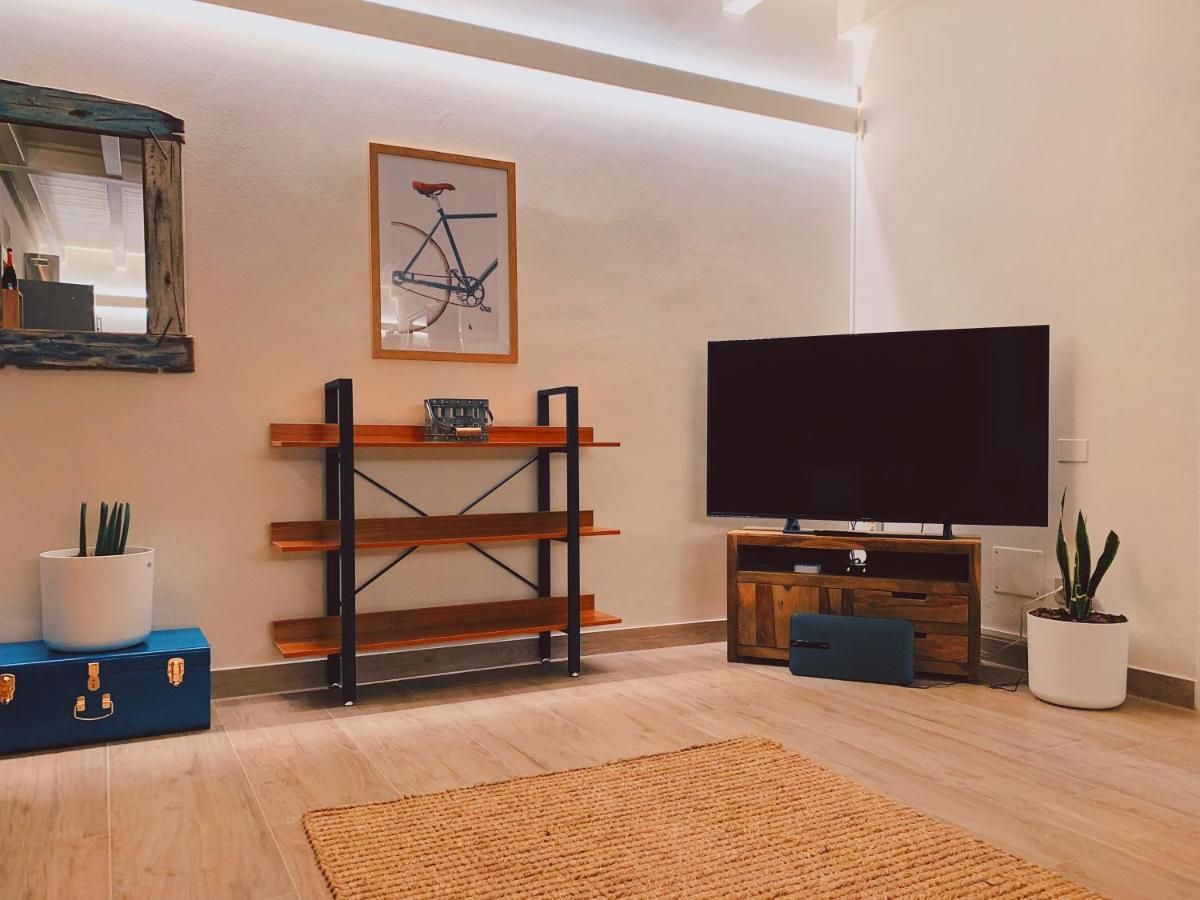 Apartment Charme And Relax With Garden And Swimming Pool Desenzano del Garda Exterior photo
