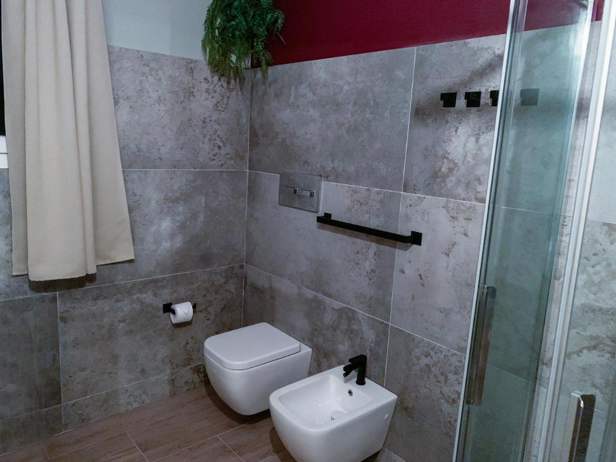 Apartment Charme And Relax With Garden And Swimming Pool Desenzano del Garda Exterior photo