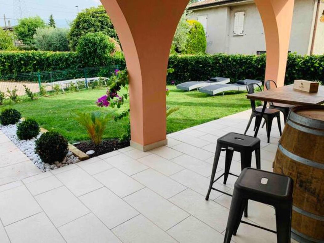Apartment Charme And Relax With Garden And Swimming Pool Desenzano del Garda Exterior photo